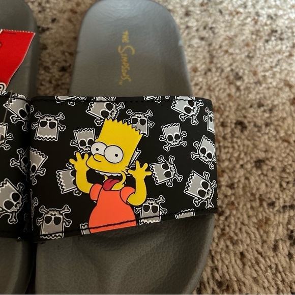 NWT The Simpsons Black & Gray Bart Simpson Skull Print Slides Size 1 Boys - Picture 3 of 8